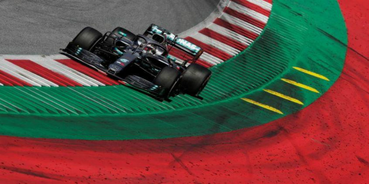 بوتاس يفوز بسباق مثير في النمسا في افتتاح موسم فورمولا 1