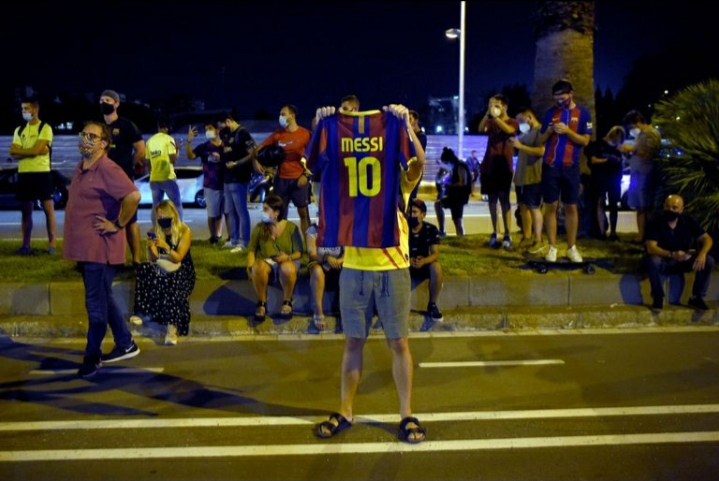 جماهير تثور على رئيس برشلونة بسبب "ميسي"