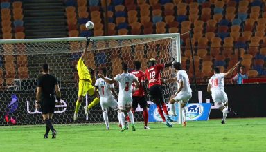 الزمالك يحسم قمة مباريات الدوري المصري بثلاثية في مرمى الأهلي