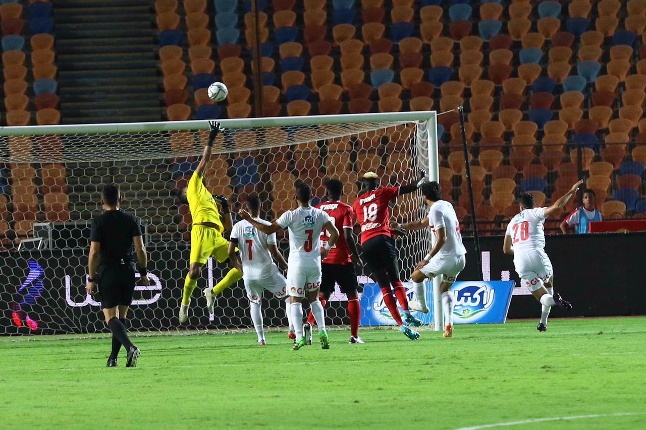 الزمالك يحسم قمة مباريات الدوري المصري بثلاثية في مرمى الأهلي