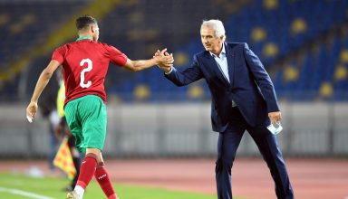 وحيد خليلوزيش وأشرف حكيمي - المنتخب المغربي