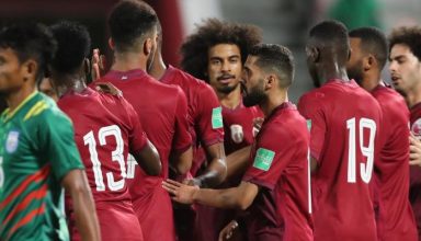 فرحة لاعبي المنتخب القطري بعد الهدف الأول