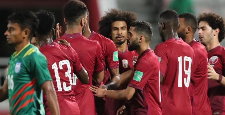 فرحة لاعبي المنتخب القطري بعد الهدف الأول