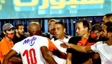 مشادة بين رئيس إتحاد الكرة المصري  وشيكابالا أثناء  تسليم الدرع