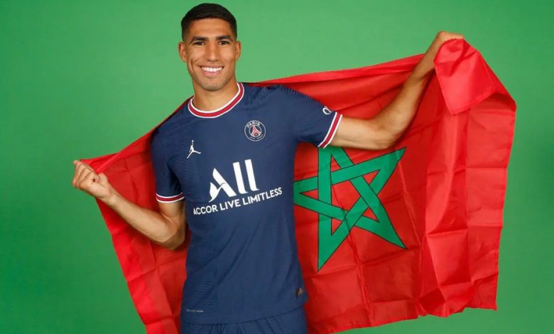أشرف حكيمي يلتحف العلم المغربي