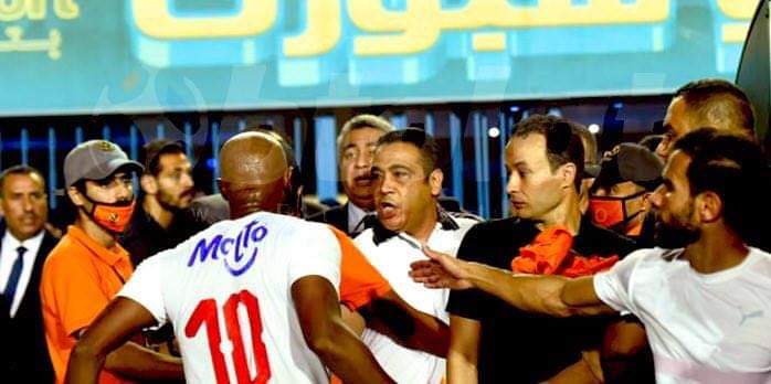 مشادة بين رئيس إتحاد الكرة المصري وشيكابالا أثناء تسليم الدرع