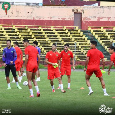 المنتخب المغربي يُدشن تحضيراته بكوناكري استعداداً لمواجهة غينيا في تصفيات المونديال