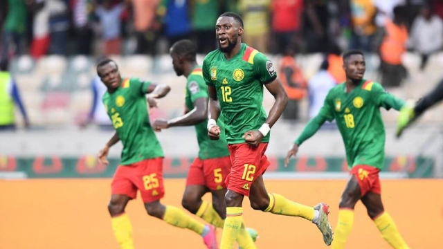 الكاميرون تهزم غامبيا بثنائية وتحجز مقعدها في نصف النهائي