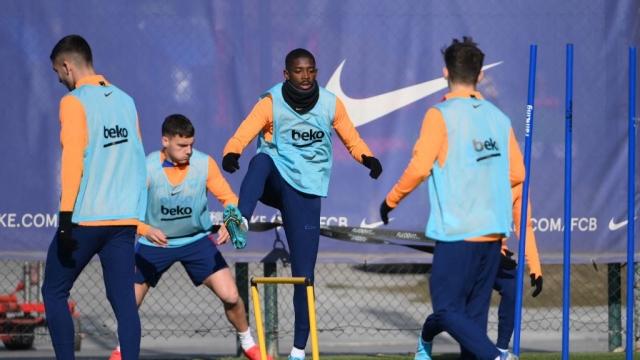 ديمبيلي يعود لتدريبات برشلونة قبل اجتماع حاسم لتحديد مستقبله