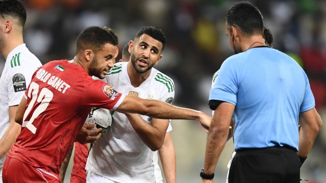 "كاف" يرفض تغيير استاد مباراة الجزائر وكوت ديفوار