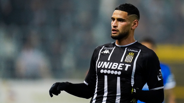 لاعب منتخب الجزائر يكشف سبب عدم لعبه دقيقة واحدة في الكان