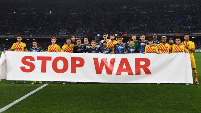 الأزمة الروسية الأوكرانية.. كرة القدم تقف مع السلام دائماً