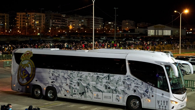 رشقٌ بالحجارة وتحطُّم حافلة ريال مدريد في بيلباو
