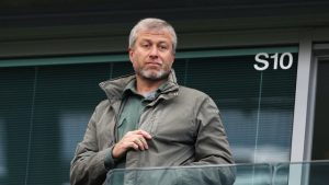رومان أبراموفيتش يتنحّى عن إدارة نادي تشيلسي الإنجليزي