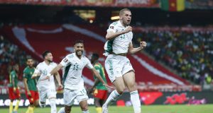 الجزائر تضع قدماً في المونديال بفوز ثمين على الكاميرون