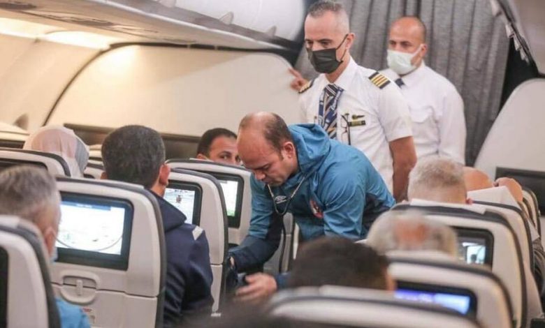 طبيب الأهلي يسعف سيدة مغربية على الطائرة