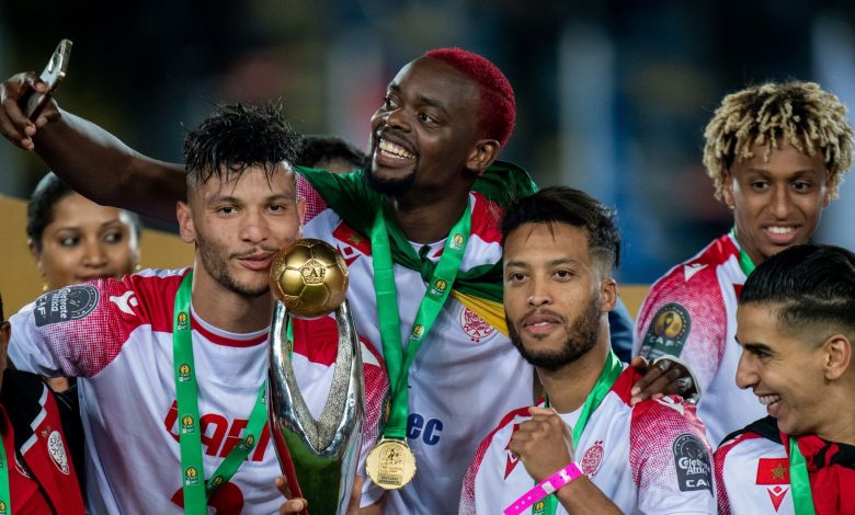 لاعبو الوداد بعد التتويج بلقب دوري أبطال أفريقيا