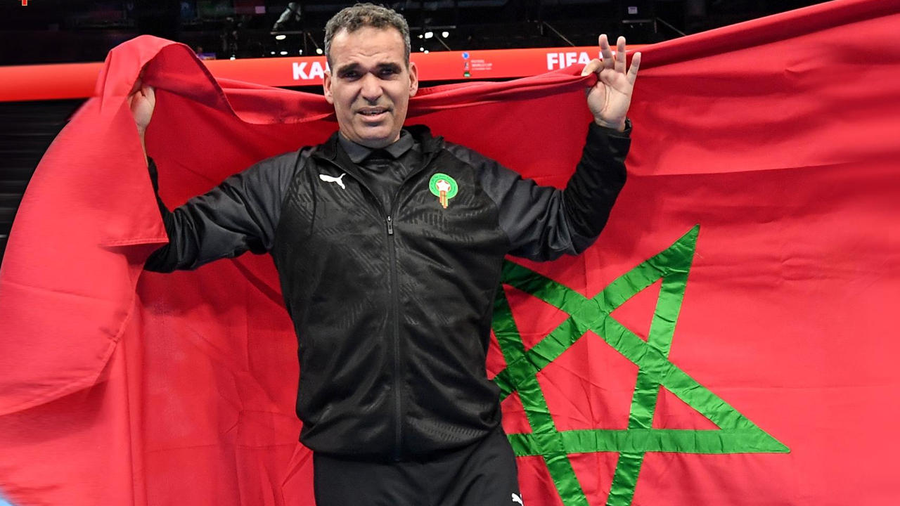 مدرب المنتخب المغربي لكرة القدم داخل القاعة، هشام الدكيك