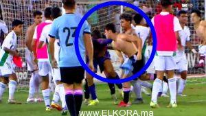 فيديو... شاهد إعتداء لاعبي منتخب الجزائر على حارس المنتخب المغربي