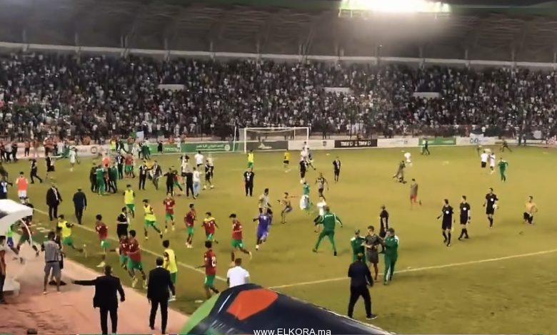 هجوم المشجعين الجزائرين على لاعبي المنتخب المغربي للناشئين