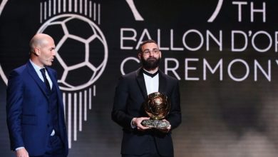 كريم بنزيما يتوج بجائزة الكرة الذهبية لعام 2022