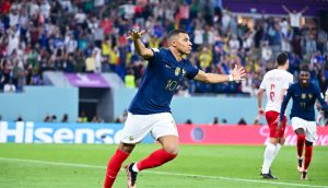 فرنسا أول المتأهلين إلى ثمن نهائي كأس العالم بعد الفوز على الدنمارك