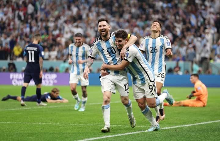 ميسي يقود الأرجنتين إلى نهائي المونديال بعد الفوز على كرواتيا