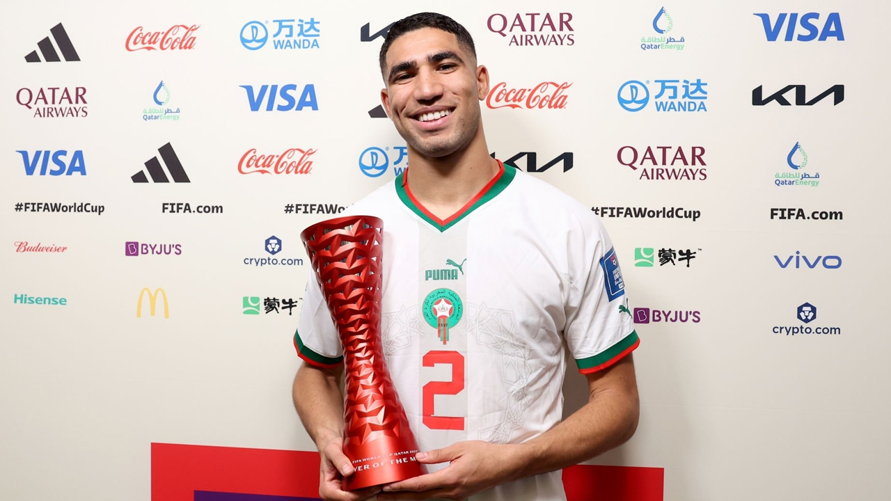أشرف حكيمي، مدافع المنتخب المغربي