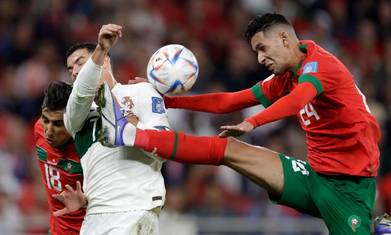 بدر بانون و كريستيانو رونالدو من مباراة المغرب والبرتغال في كأس العالم 2022