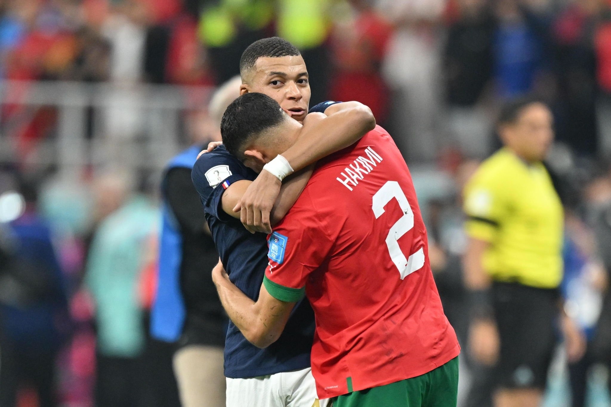 أشرف حكيمي وكيليان مبابي من مباراة المنتخب المغربي وفرنسا في كأس العالم 2022