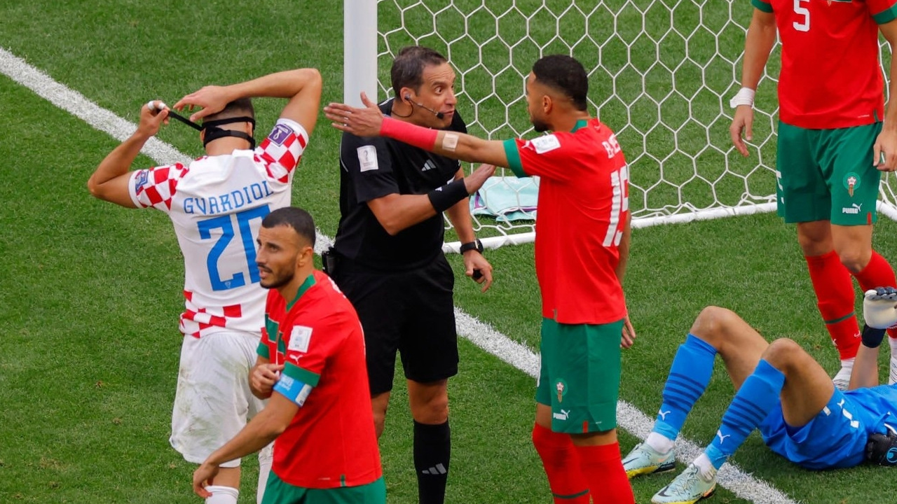 الحكم فيرناندو راباليني من مباراة المغرب وكرواتيا