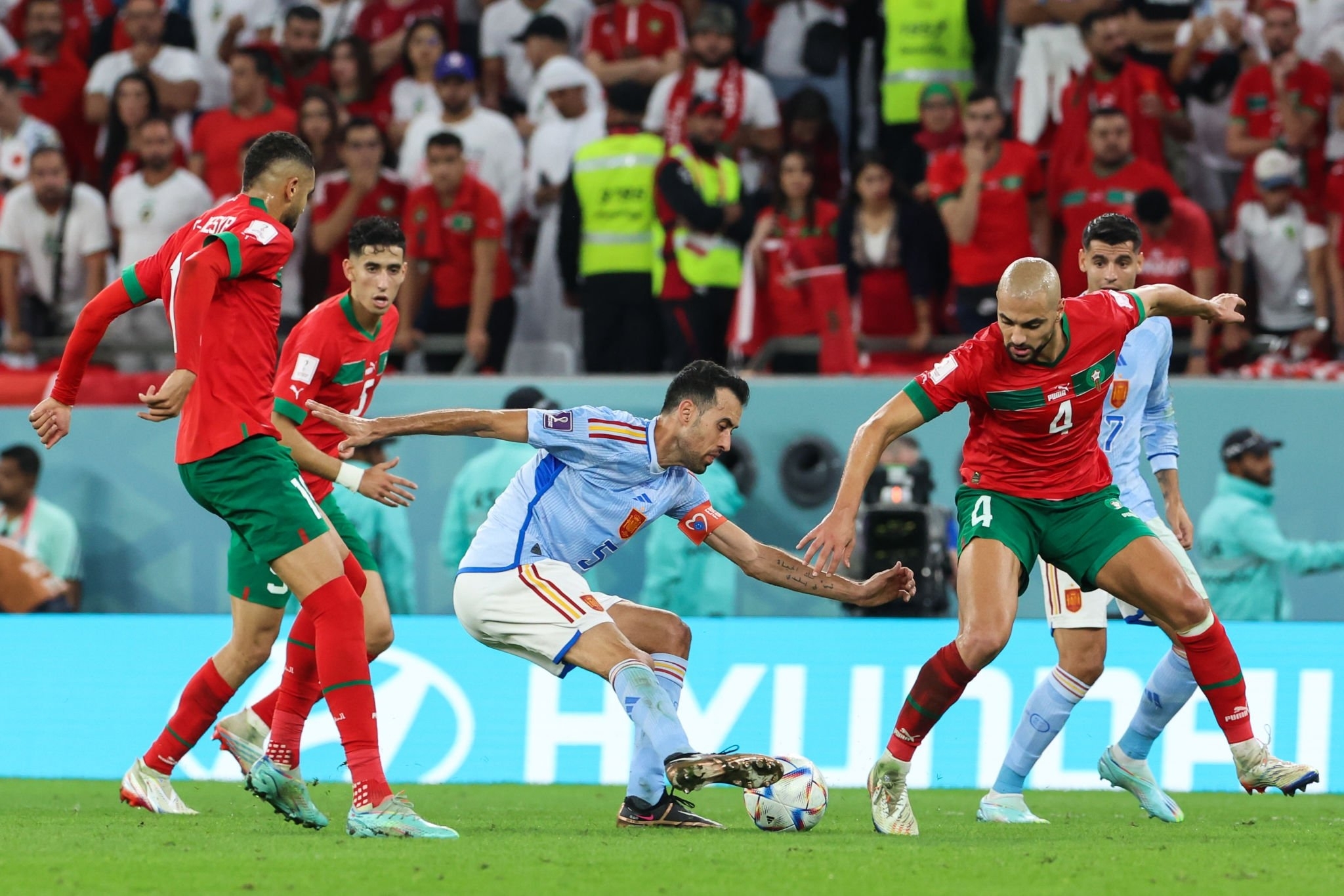 من مباراة المنتخب المغربي و منتخب إسبانيا في كأس العالم قطر 2022