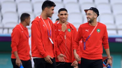 أشرف حكيمي و حكيم زياش والحارس منير المحمدي - المنتخب المغربي
