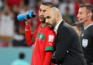 وليد الركراكي مدرب المنتخب المغربي و حكيم زياش