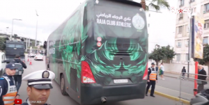 فيديو.. لحظة وصول حافلة الرجاء الرياضي لملعب محمد الخامس قبل مواجهة مولودية وجدة