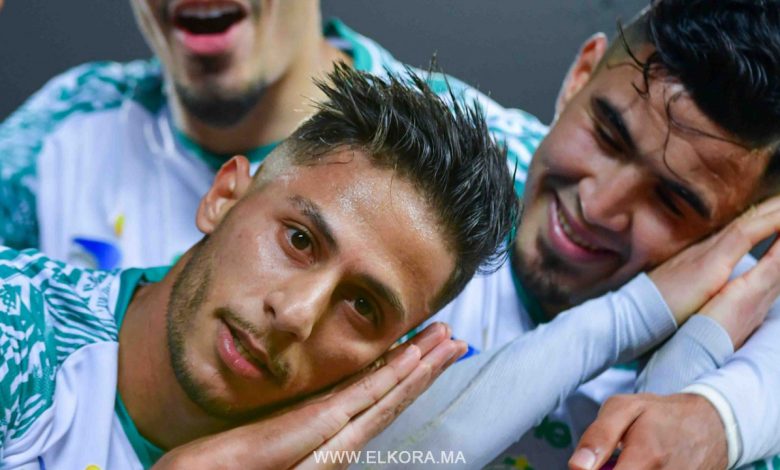 الجزائري يسري بوزوق نجم الرجاء الرياضي