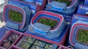 برشلونة يفتح متجرا لبيع عينات من عشب ملعب الكامب نو بمبلغ يتراوح بين 20 و420 يورو