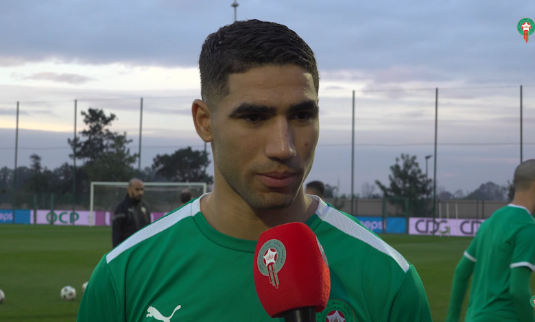 أشرف حكيمي لاعب المنتخب المغربي