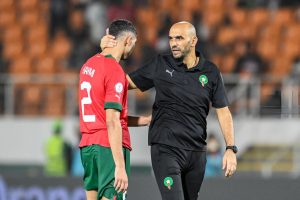 أشرف حكيمي و وليد الركراكي مدرب المنتخب المغربي