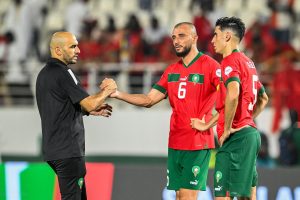 نايف أكرد ورومان سايس ووليد الركراكي مدرب المنتخب المغربي