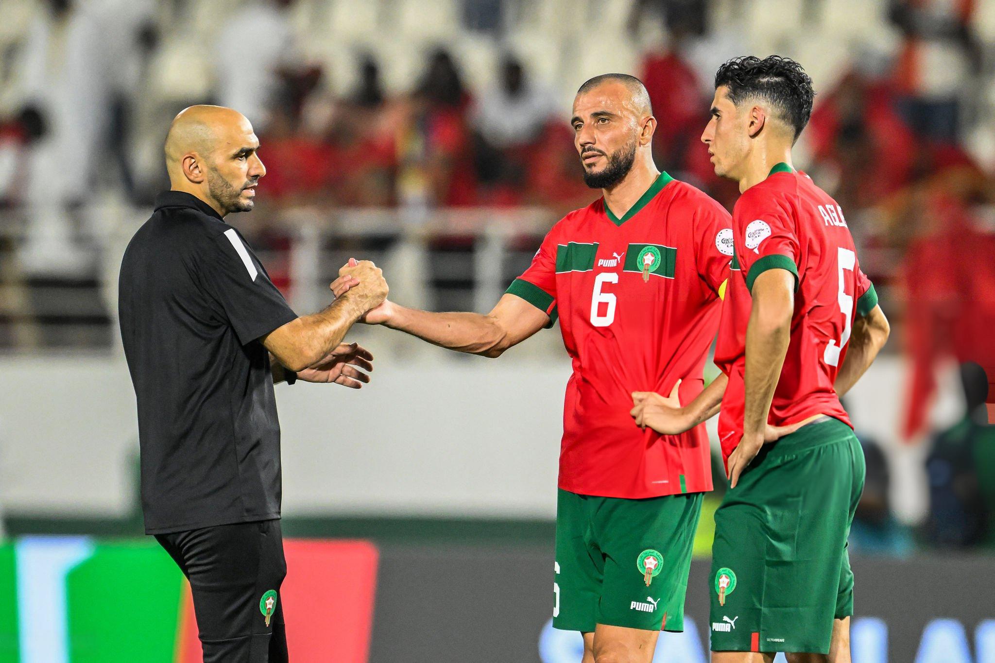 نايف أكرد ورومان سايس ووليد الركراكي مدرب المنتخب المغربي