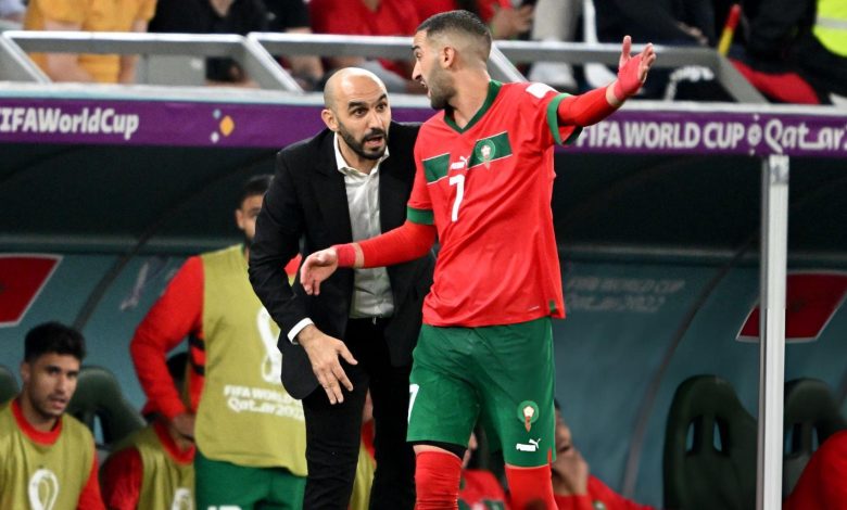 وليد الركراكي مدرب المنتخب المغربي لكرة القدم و حكيم زياش