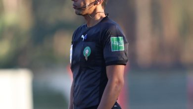 جلال جيد يقود ديربي الوداد والرجاء.. وطاقم تحكيمي موسع لتقنية “الفار