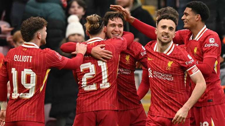 رفض نيوكاسل يدفع ليفربول للصراع مع اليونايتد