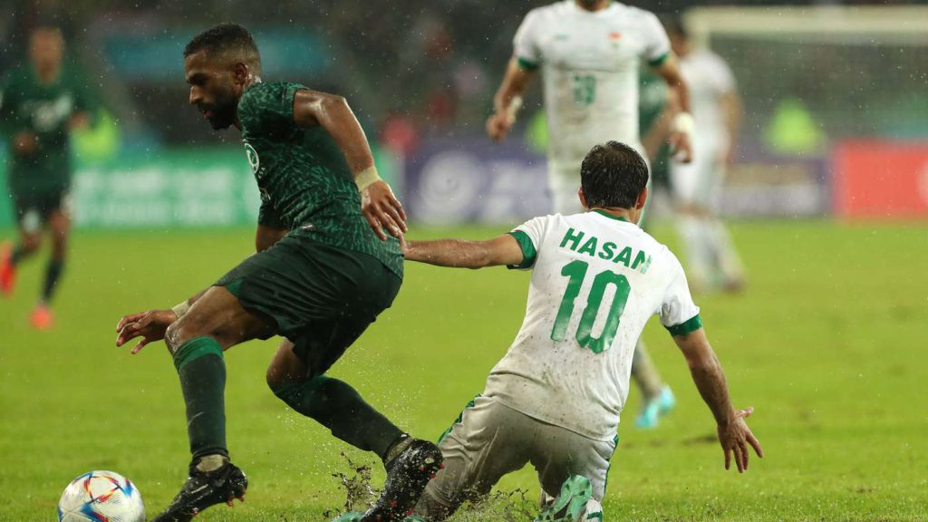 نجم العراق السابق: السعودية الأقرب للتأهل إلى المونديال