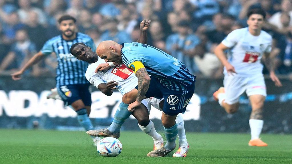 وكيل تيدي أوكو: الاتفاق الثلاثي ليس ملزما.. ولن نلعب للزمالك