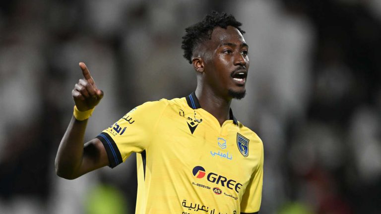 سباق بين النصر والأهلي على نجم التعاون