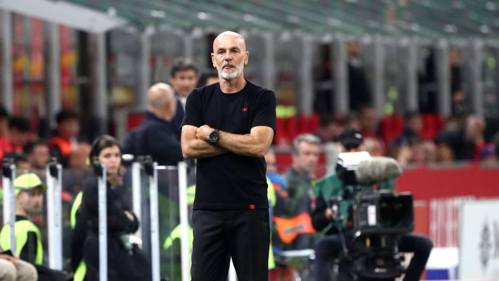 بيولي يأمر فيورنتينا بخطف نجم أهلي جدة