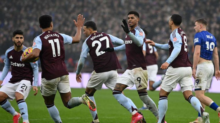 مهاجم أستون فيلا يجذب انتباه الهلال