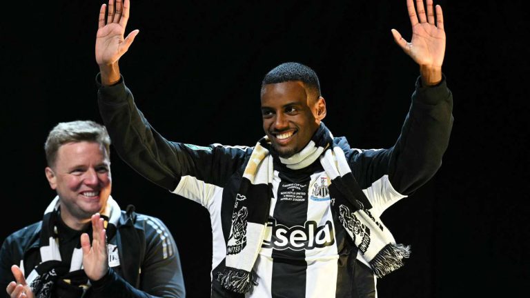 الهلال أم ليفربول؟.. مدرب نيوكاسل يغذي التكهنات حول إيزاك